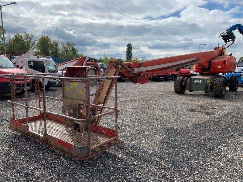 Genie S-105 - 34 m - 4x4 - diesel - Személyemelő: 2 kép. Genie S-105 - 34 m - 4x4 - diesel - Személyemelő: 2 kép.