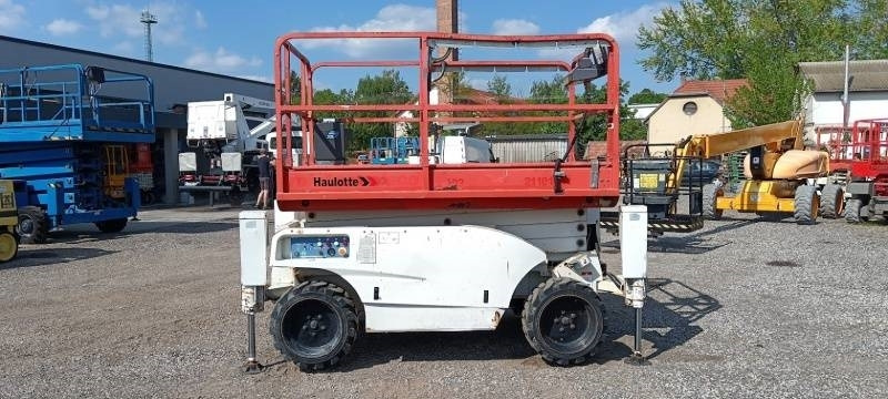 Haulotte Compact 10 DX - 4x4 - 10m - diesel - Ollós emelő: 4 kép. Haulotte Compact 10 DX - 4x4 - 10m - diesel - Ollós emelő: 4 kép.