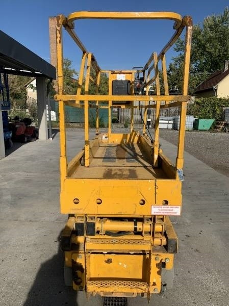 Haulotte Compact 8 - 8m, electric - Ollós emelő: 3 kép. Haulotte Compact 8 - 8m, electric - Ollós emelő: 3 kép.