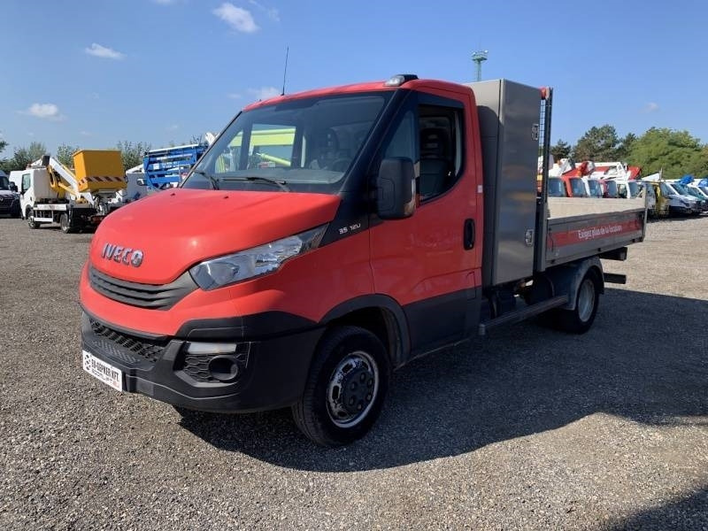 Iveco 35C12 - Tipper - Billenőplatós teherautó: 3 kép. Iveco 35C12 - Tipper - Billenőplatós teherautó: 3 kép.