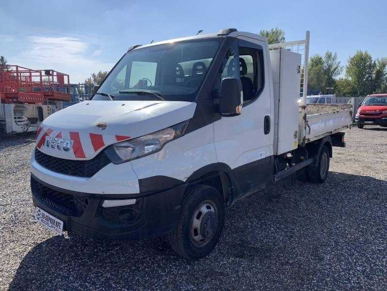 Iveco 35C13 - Tipper - Billenőplatós teherautó: 3 kép. Iveco 35C13 - Tipper - Billenőplatós teherautó: 3 kép.