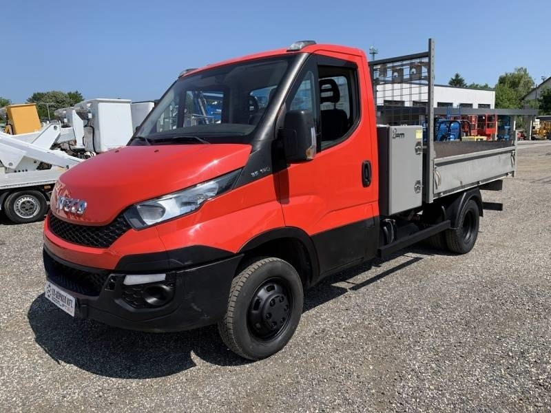 Iveco 35C13 - Tipper - Billenőplatós teherautó: 3 kép. Iveco 35C13 - Tipper - Billenőplatós teherautó: 3 kép.