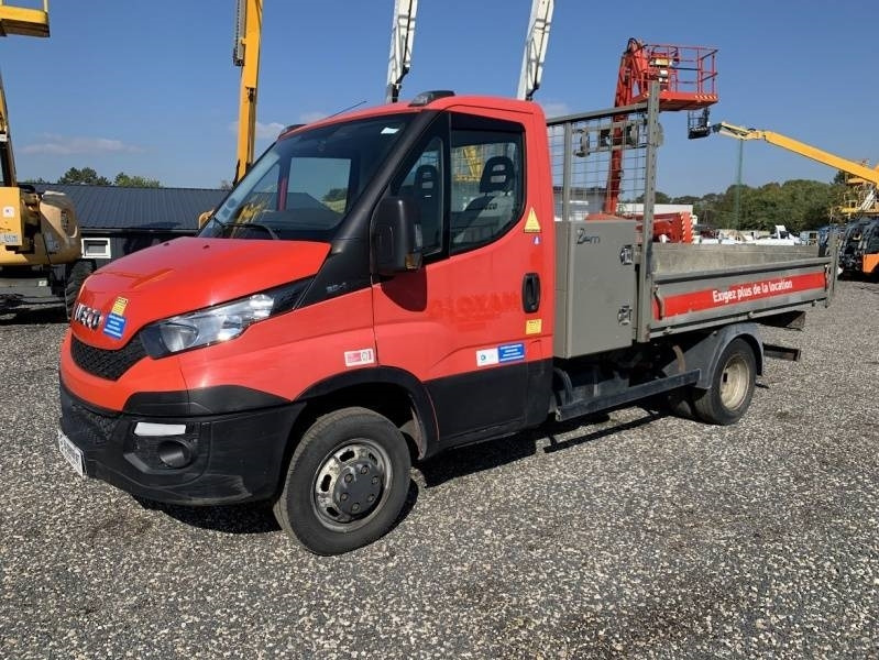 Iveco 35C13 - Tipper - Billenőplatós teherautó: 3 kép. Iveco 35C13 - Tipper - Billenőplatós teherautó: 3 kép.