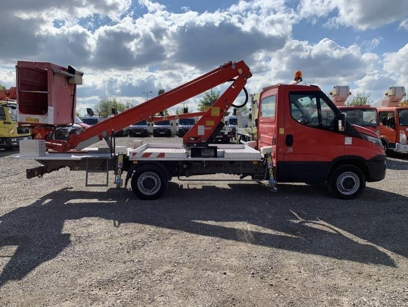 Iveco Daily GSR E169TR - 16,05 m - 200 kg - Emelőkosaras teherautó: 4 kép. Iveco Daily GSR E169TR - 16,05 m - 200 kg - Emelőkosaras teherautó: 4 kép.