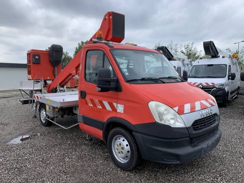 Iveco Daily GSR E179T - 17,1m - 200 kg - Emelőkosaras teherautó: 1 kép. Iveco Daily GSR E179T - 17,1m - 200 kg - Emelőkosaras teherautó: 1 kép.