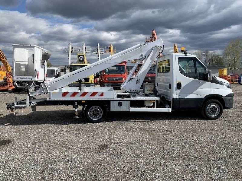 Iveco Daily Multitel 160 ALU DS - 16m - Emelőkosaras teherautó: 4 kép. Iveco Daily Multitel 160 ALU DS - 16m - Emelőkosaras teherautó: 4 kép.