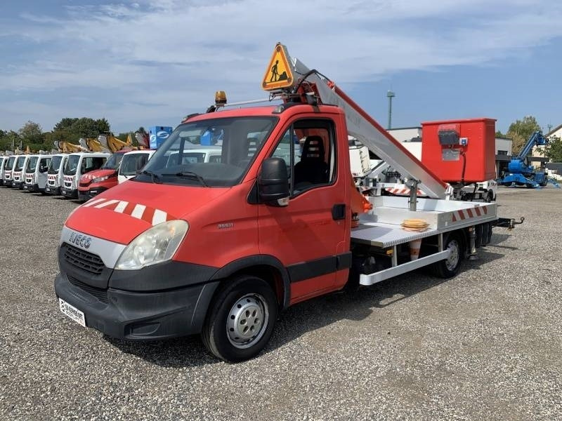 Iveco Daily Multitel 160 ALU DS - 16m - Emelőkosaras teherautó: 2 kép. Iveco Daily Multitel 160 ALU DS - 16m - Emelőkosaras teherautó: 2 kép.