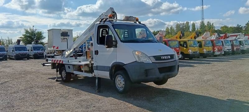 Iveco Daily Multitel 160 ALU DS - 16m - Emelőkosaras teherautó: 1 kép. Iveco Daily Multitel 160 ALU DS - 16m - Emelőkosaras teherautó: 1 kép.