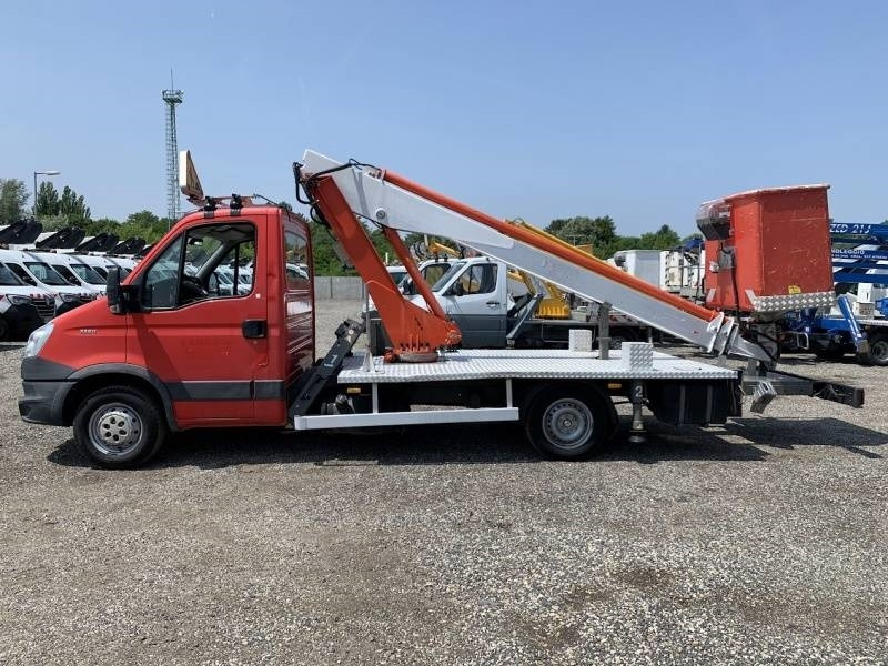 Iveco Daily Multitel 160 ALU DS - 16m - Emelőkosaras teherautó: 5 kép. Iveco Daily Multitel 160 ALU DS - 16m - Emelőkosaras teherautó: 5 kép.