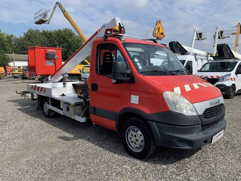 Iveco Daily Multitel 160 ALU DS - 16m - Emelőkosaras teherautó: 1 kép. Iveco Daily Multitel 160 ALU DS - 16m - Emelőkosaras teherautó: 1 kép.
