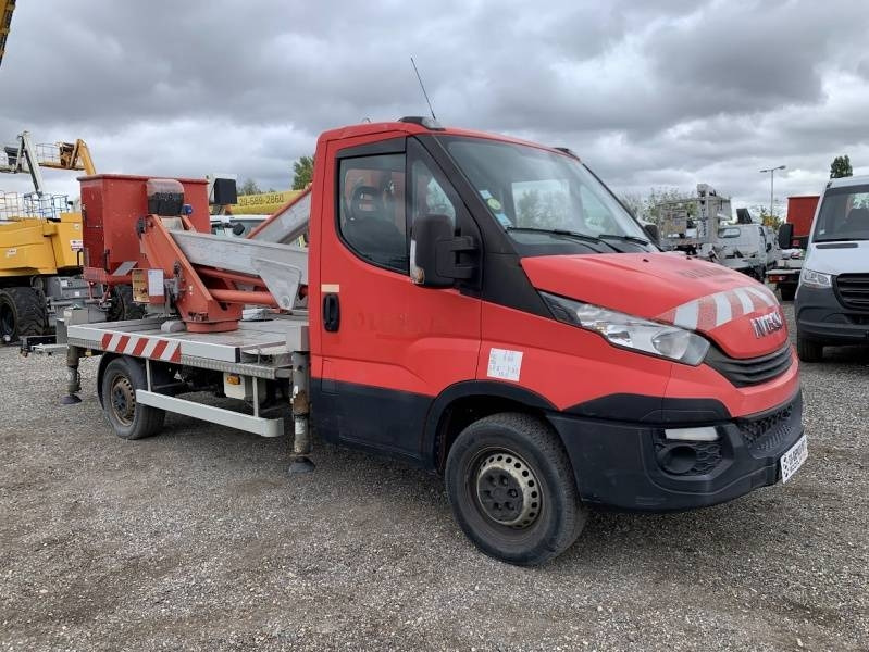 Iveco Daily Multitel MX170 - 17m - 200 kg - Emelőkosaras teherautó: 1 kép. Iveco Daily Multitel MX170 - 17m - 200 kg - Emelőkosaras teherautó: 1 kép.