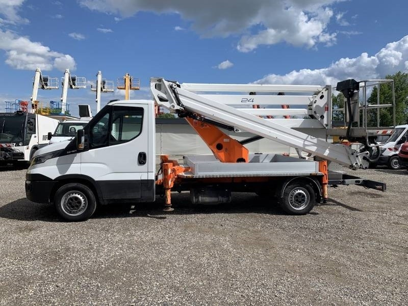 Iveco Daily Oil&Steel Snake 2413 Plus - 23,5m, 250kg - Emelőkosaras teherautó: 5 kép. Iveco Daily Oil&Steel Snake 2413 Plus - 23,5m, 250kg - Emelőkosaras teherautó: 5 kép.