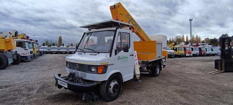 Mercedes-Benz 410D Weberlift WL 1.950 EG - 19,5m, 200 kg - Emelőkosaras teherautó: 2 kép. Mercedes-Benz 410D Weberlift WL 1.950 EG - 19,5m, 200 kg - Emelőkosaras teherautó: 2 kép.
