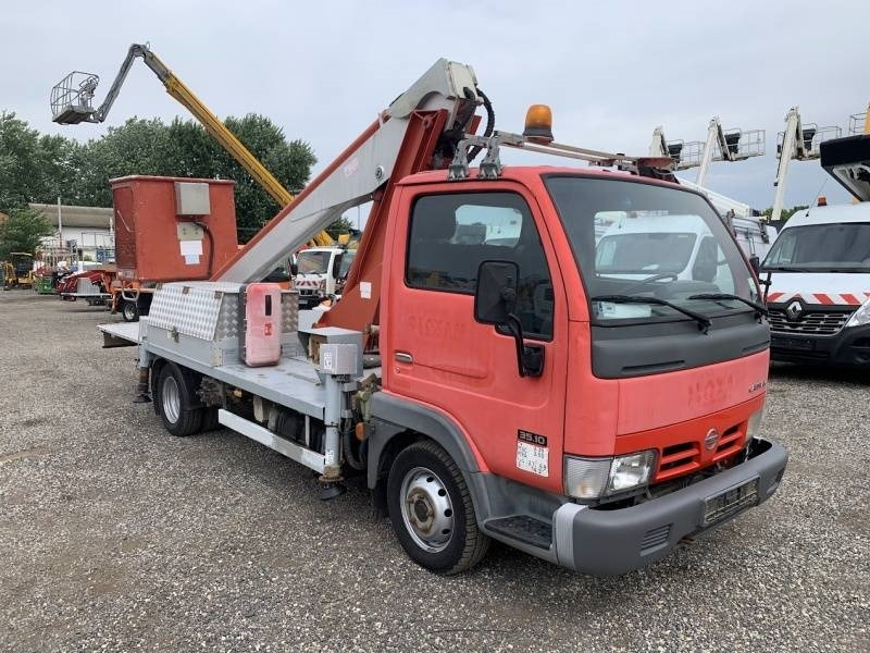 Nissan Cabstar Multitel 160 ALU DS - 16m - Emelőkosaras teherautó: 1 kép. Nissan Cabstar Multitel 160 ALU DS - 16m - Emelőkosaras teherautó: 1 kép.