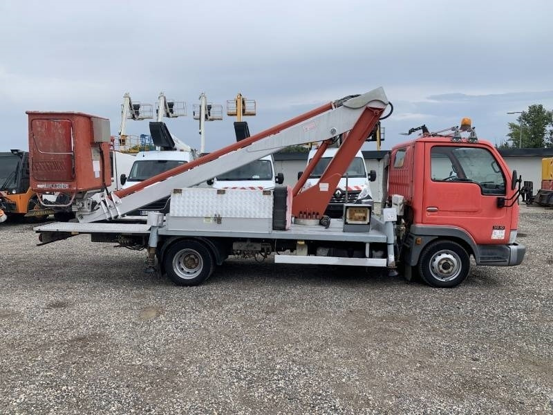 Nissan Cabstar Multitel 160 ALU DS - 16m - Emelőkosaras teherautó: 4 kép. Nissan Cabstar Multitel 160 ALU DS - 16m - Emelőkosaras teherautó: 4 kép.