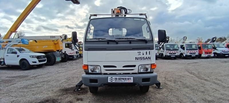 Nissan Cabstar Multitel 180 ALU AZ - 18 m - Emelőkosaras teherautó: 3 kép. Nissan Cabstar Multitel 180 ALU AZ - 18 m - Emelőkosaras teherautó: 3 kép.