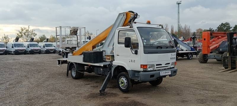 Nissan Cabstar Multitel 180 ALU AZ - 18 m - Emelőkosaras teherautó: 1 kép. Nissan Cabstar Multitel 180 ALU AZ - 18 m - Emelőkosaras teherautó: 1 kép.