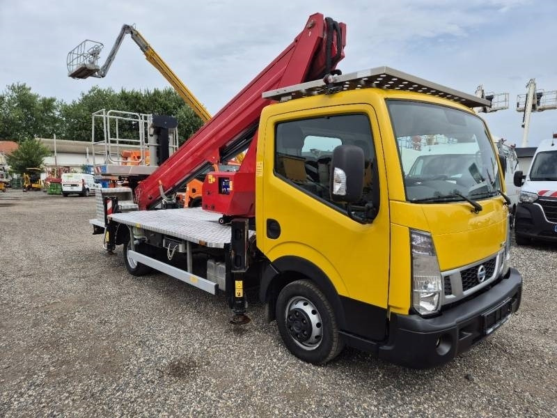 Nissan Cabstar Oil&Steel Scorpion 2313 - 22,6 m, 250 kg - Emelőkosaras teherautó: 1 kép. Nissan Cabstar Oil&Steel Scorpion 2313 - 22,6 m, 250 kg - Emelőkosaras teherautó: 1 kép.