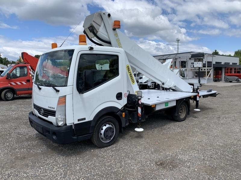 Nissan Cabstar Palfinger P260B - 25,6 m - 230 kg - Emelőkosaras teherautó: 2 kép. Nissan Cabstar Palfinger P260B - 25,6 m - 230 kg - Emelőkosaras teherautó: 2 kép.