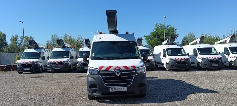 Renault Master Klubb KL32 - 12,5 m, 120 kg - Emelőkosaras teherautó: 3 kép. Renault Master Klubb KL32 - 12,5 m, 120 kg - Emelőkosaras teherautó: 3 kép.