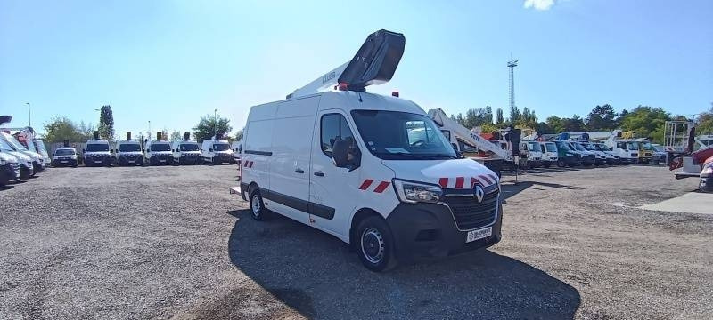 Renault Master Klubb KL32 - 12,5 m, 120 kg - Emelőkosaras teherautó: 1 kép. Renault Master Klubb KL32 - 12,5 m, 120 kg - Emelőkosaras teherautó: 1 kép.