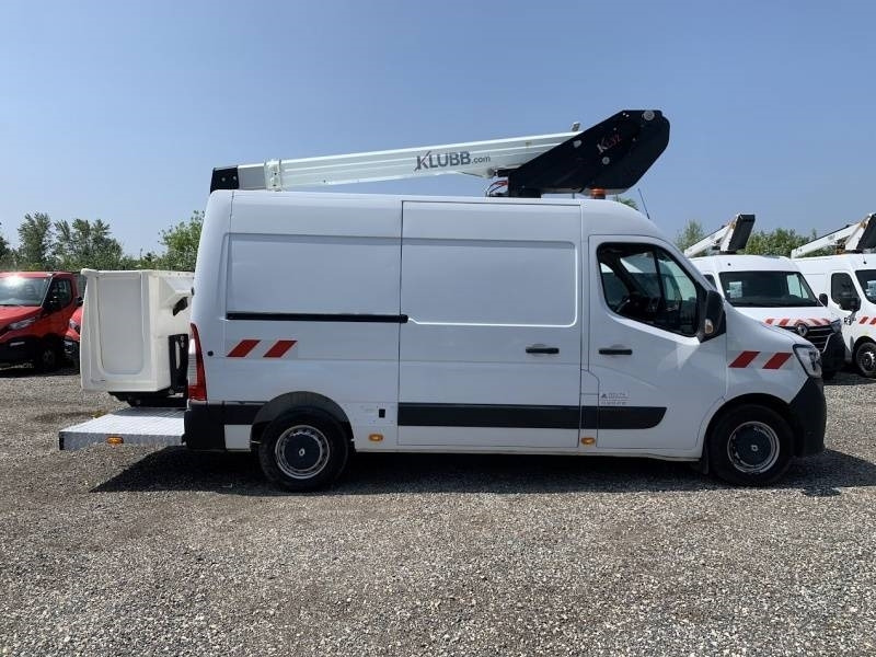 Renault Master Klubb KL32 - 12,5 m, 120 kg - Emelőkosaras teherautó: 4 kép. Renault Master Klubb KL32 - 12,5 m, 120 kg - Emelőkosaras teherautó: 4 kép.
