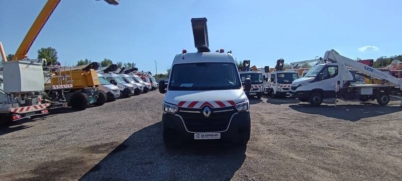 Renault Master Klubb KL32 - 12,5 m, 120 kg - Emelőkosaras teherautó: 3 kép. Renault Master Klubb KL32 - 12,5 m, 120 kg - Emelőkosaras teherautó: 3 kép.