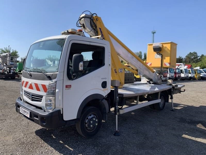 Renault Maxity Multitel MT202DS - 20m - 200 kg - Emelőkosaras teherautó: 2 kép. Renault Maxity Multitel MT202DS - 20m - 200 kg - Emelőkosaras teherautó: 2 kép.