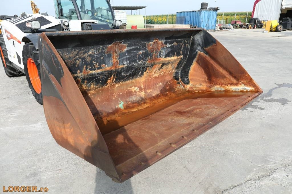 Bobcat TL38.70HF - Teleszkópos rakodó: 5 kép. Bobcat TL38.70HF - Teleszkópos rakodó: 5 kép.