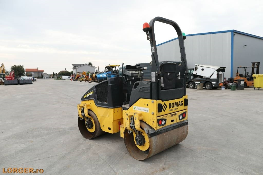 Bomag BW 120 AD-5 - Úthenger: 2 kép. Bomag BW 120 AD-5 - Úthenger: 2 kép.