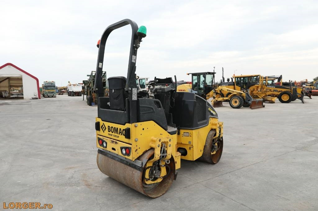 Bomag BW 120 AD-5 - Úthenger: 3 kép. Bomag BW 120 AD-5 - Úthenger: 3 kép.