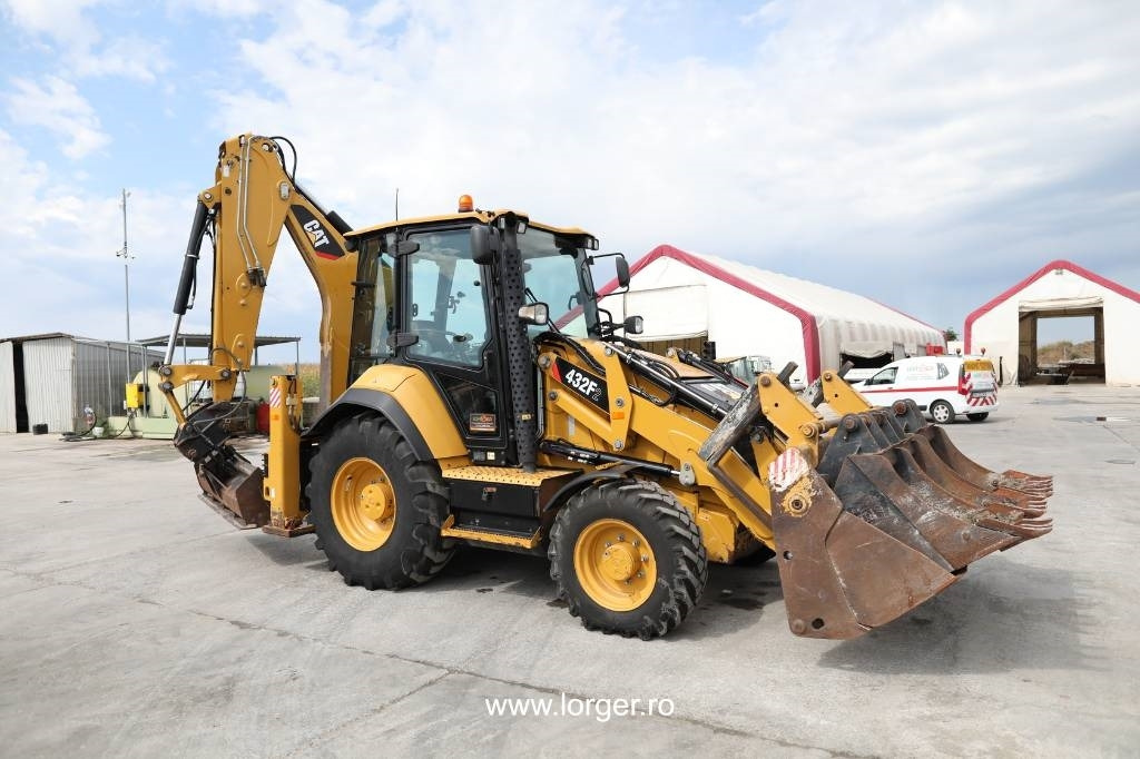 CAT 432 F2 - Kotrórakodó: 3 kép. CAT 432 F2 - Kotrórakodó: 3 kép.