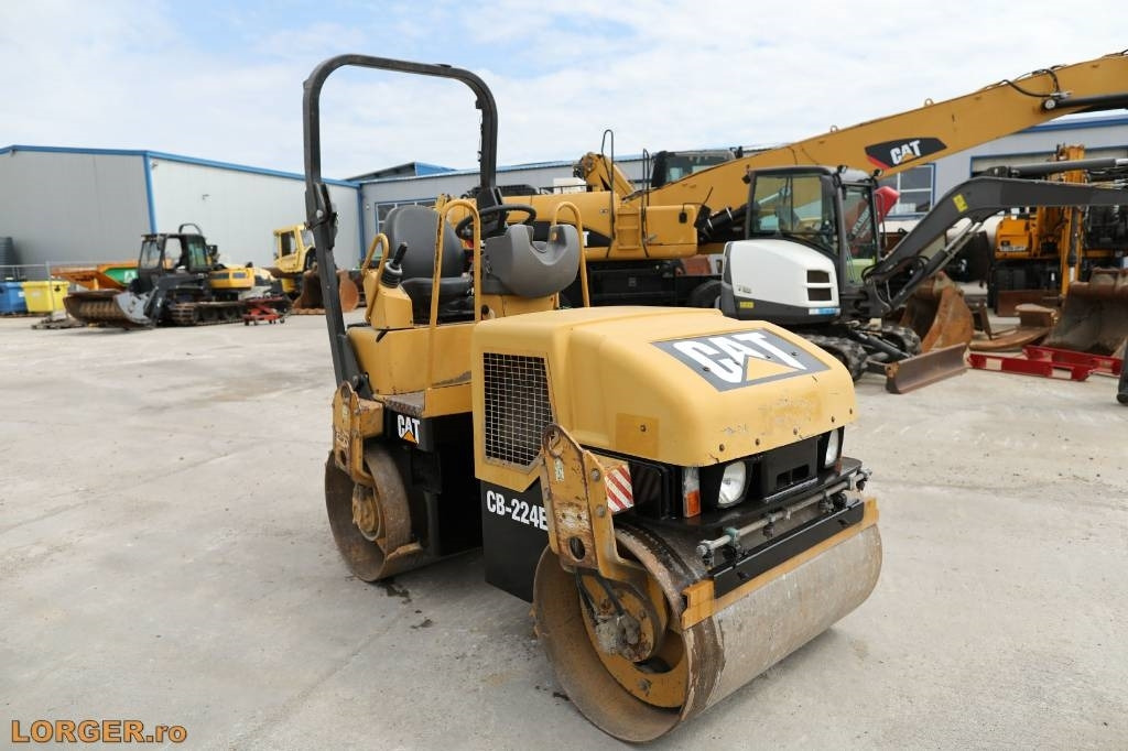 CAT CB 224 E  - Úthenger: 4 kép. CAT CB 224 E  - Úthenger: 4 kép.