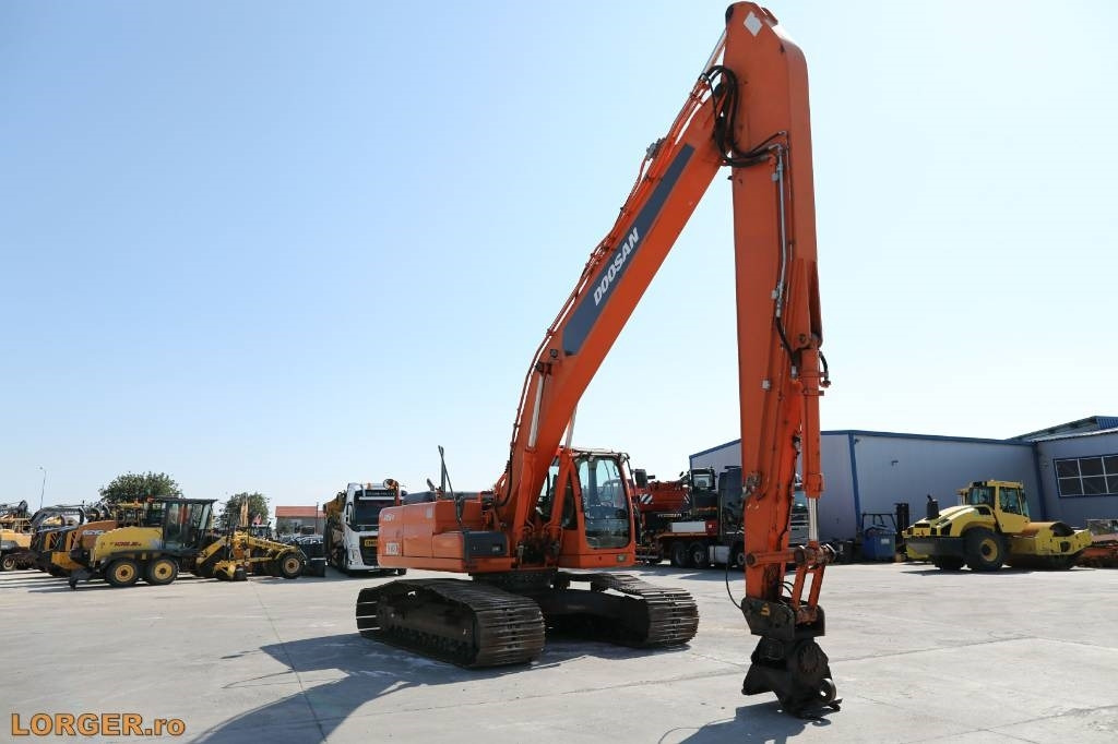 Doosan (Etec) DX 300 - Long Reach Boom 14m + 3D GPS TOPCO - Kotrógép: 4 kép. Doosan (Etec) DX 300 - Long Reach Boom 14m + 3D GPS TOPCO - Kotrógép: 4 kép.