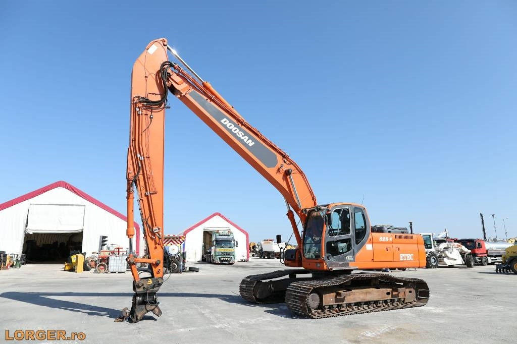 Doosan (Etec) DX 300 - Long Reach Boom 14m + 3D GPS TOPCO - Kotrógép: 1 kép. Doosan (Etec) DX 300 - Long Reach Boom 14m + 3D GPS TOPCO - Kotrógép: 1 kép.