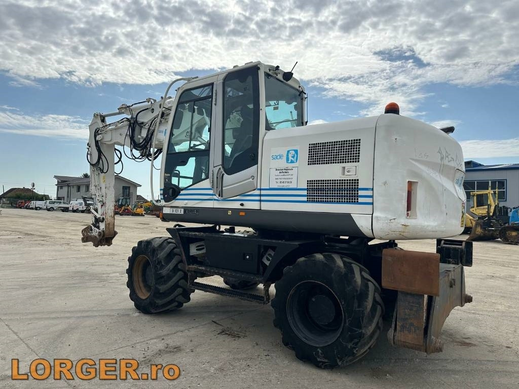 Hitachi ZX 140 W-3 - Gumikerekes kotró: 5 kép. Hitachi ZX 140 W-3 - Gumikerekes kotró: 5 kép.