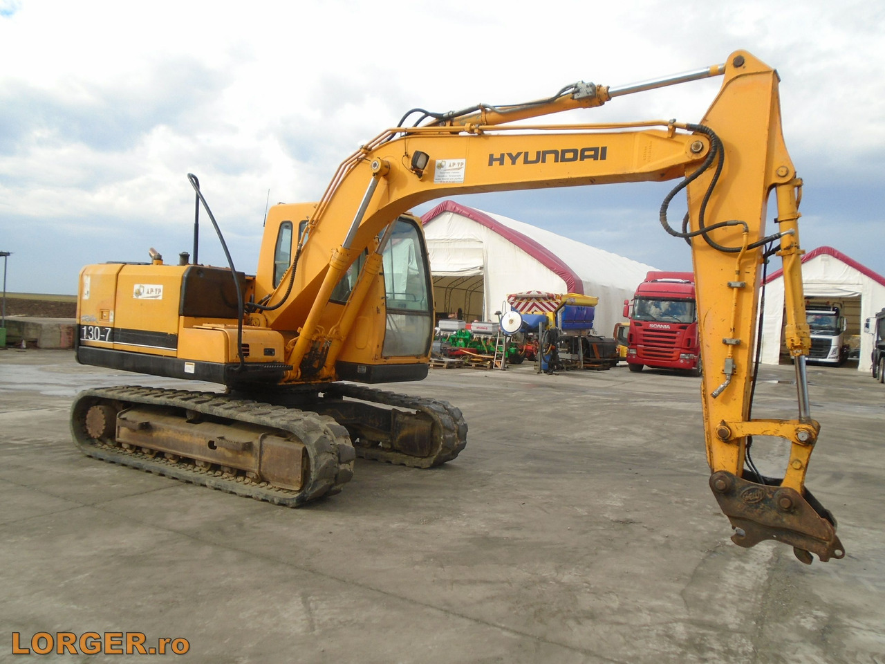 Hyundai Robex 110-7 - Lánctalpas kotró: 4 kép. Hyundai Robex 110-7 - Lánctalpas kotró: 4 kép.