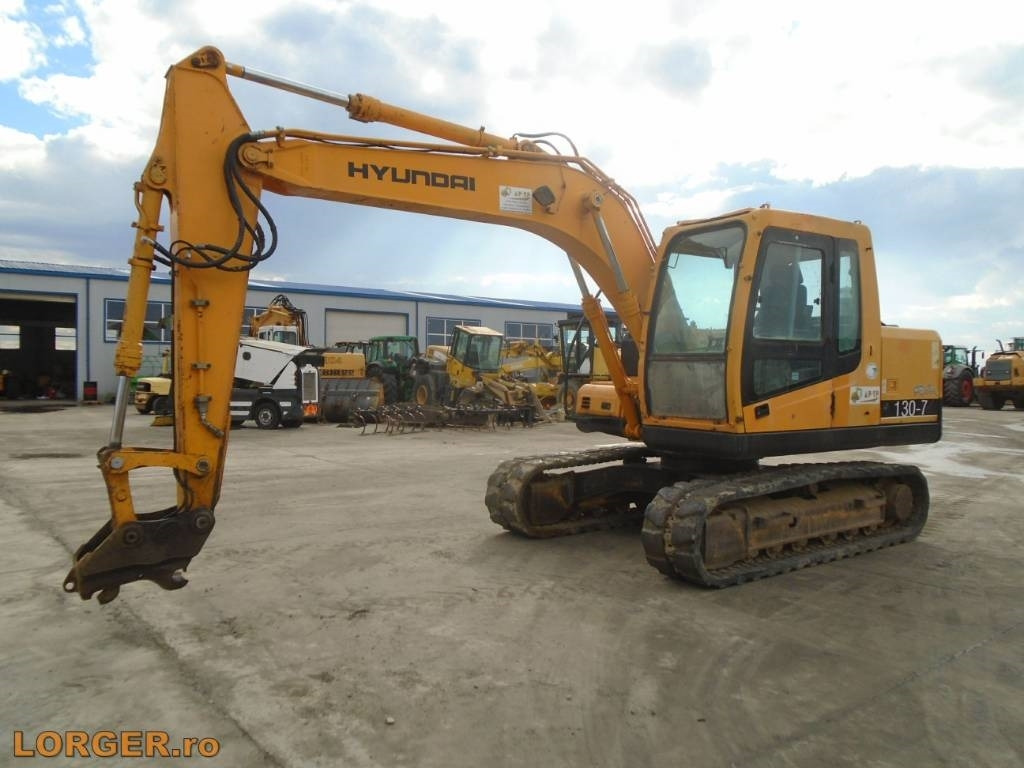 Hyundai Robex 110-7 - Lánctalpas kotró: 1 kép. Hyundai Robex 110-7 - Lánctalpas kotró: 1 kép.