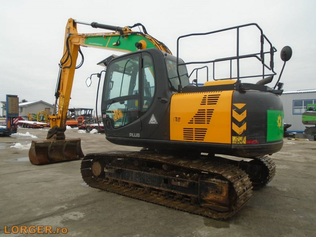JCB JS 131 LC - Lánctalpas kotró: 2 kép. JCB JS 131 LC - Lánctalpas kotró: 2 kép.