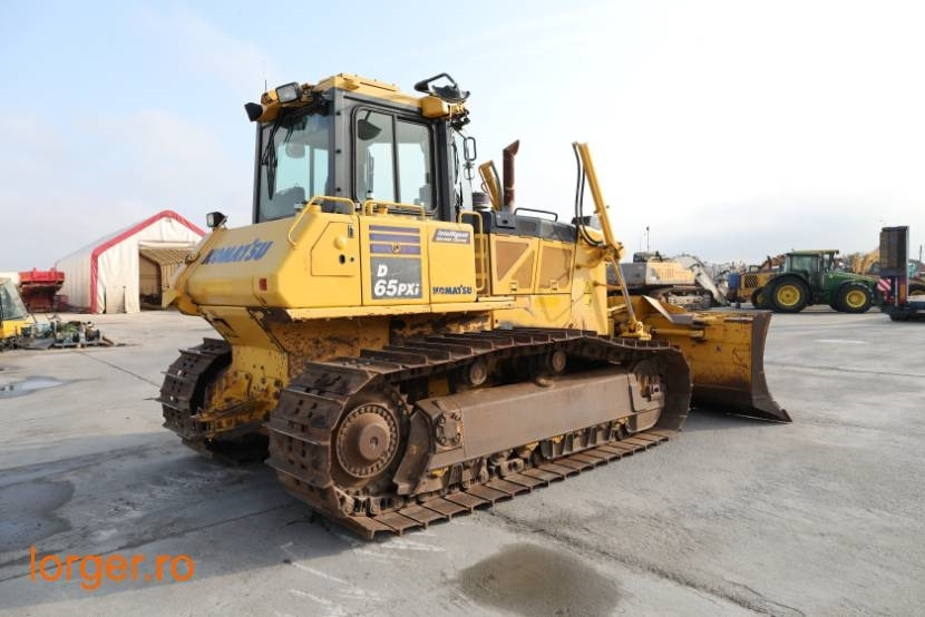 Komatsu D 65 PX-18 - Buldózer: 3 kép. Komatsu D 65 PX-18 - Buldózer: 3 kép.
