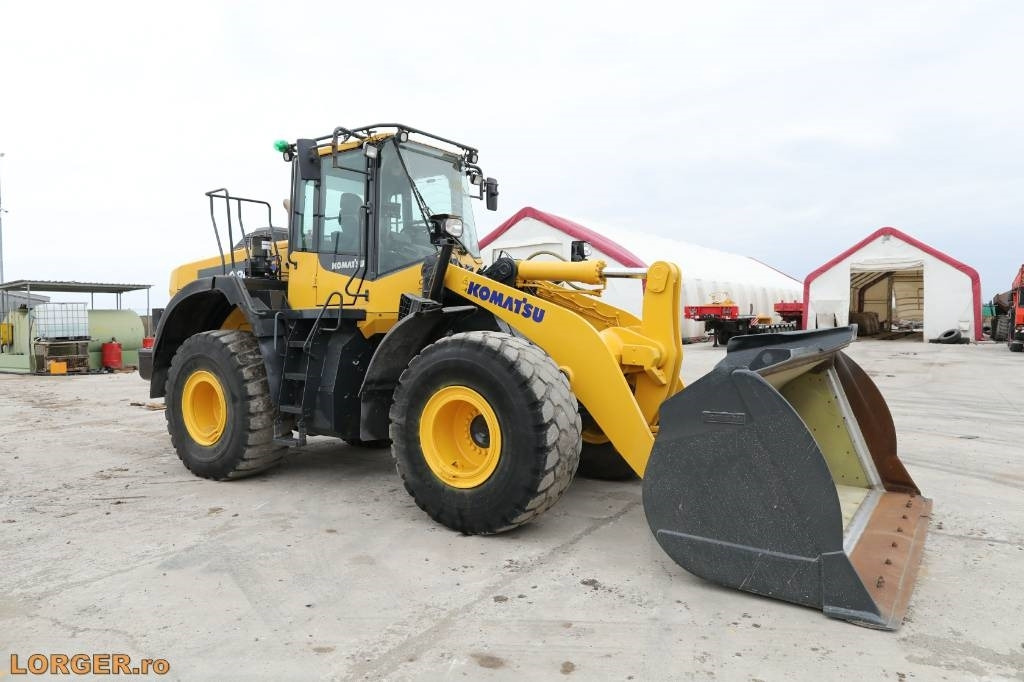 Komatsu WA 380-8EO - Gumikerekes homlokrakodó: 2 kép. Komatsu WA 380-8EO - Gumikerekes homlokrakodó: 2 kép.