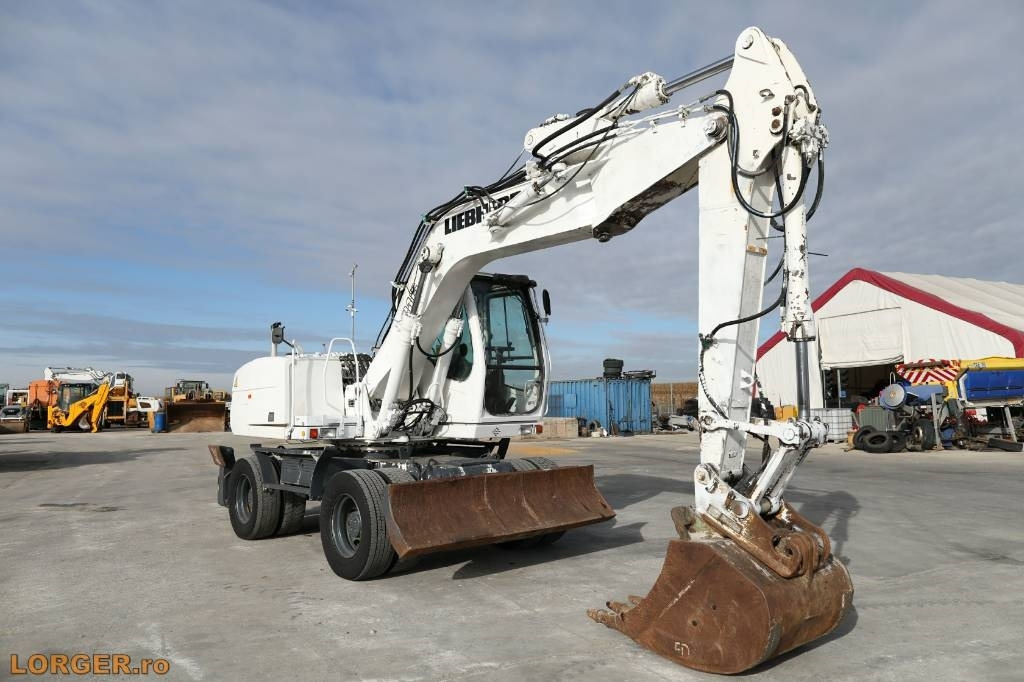 Liebherr A 316 Litronic - Gumikerekes kotró: 4 kép. Liebherr A 316 Litronic - Gumikerekes kotró: 4 kép.