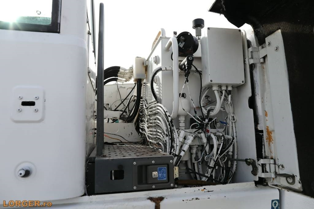 Gumikerekes kotró Liebherr A 316 Litronic: 11 kép. Gumikerekes kotró Liebherr A 316 Litronic: 11 kép.