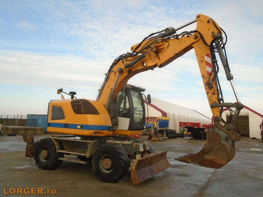 Liebherr A 914 Compact - Gumikerekes kotró: 4 kép. Liebherr A 914 Compact - Gumikerekes kotró: 4 kép.