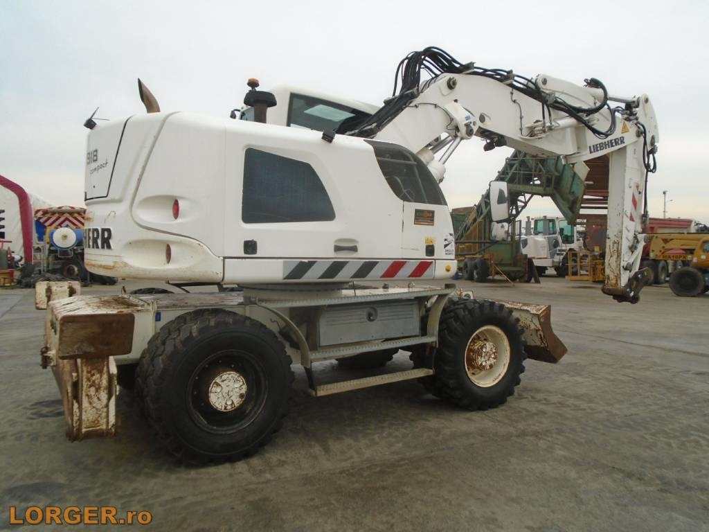 Liebherr A 918 Compact - Gumikerekes kotró: 3 kép. Liebherr A 918 Compact - Gumikerekes kotró: 3 kép.