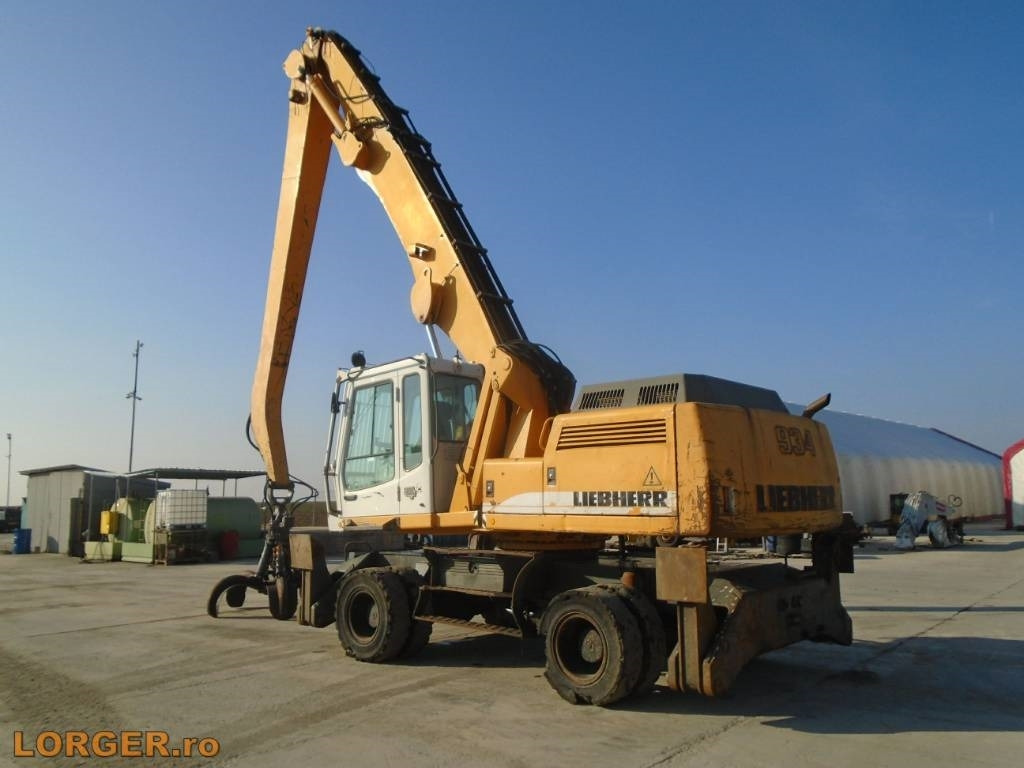 Liebherr A 934 B - Hulladék kotró: 3 kép. Liebherr A 934 B - Hulladék kotró: 3 kép.