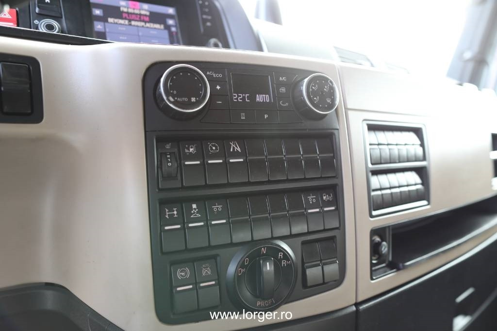 Nyergesvontató MAN TGX 18.500 4x2 + Trailer Kässbohrer LB3E Lowbed: 24 kép.