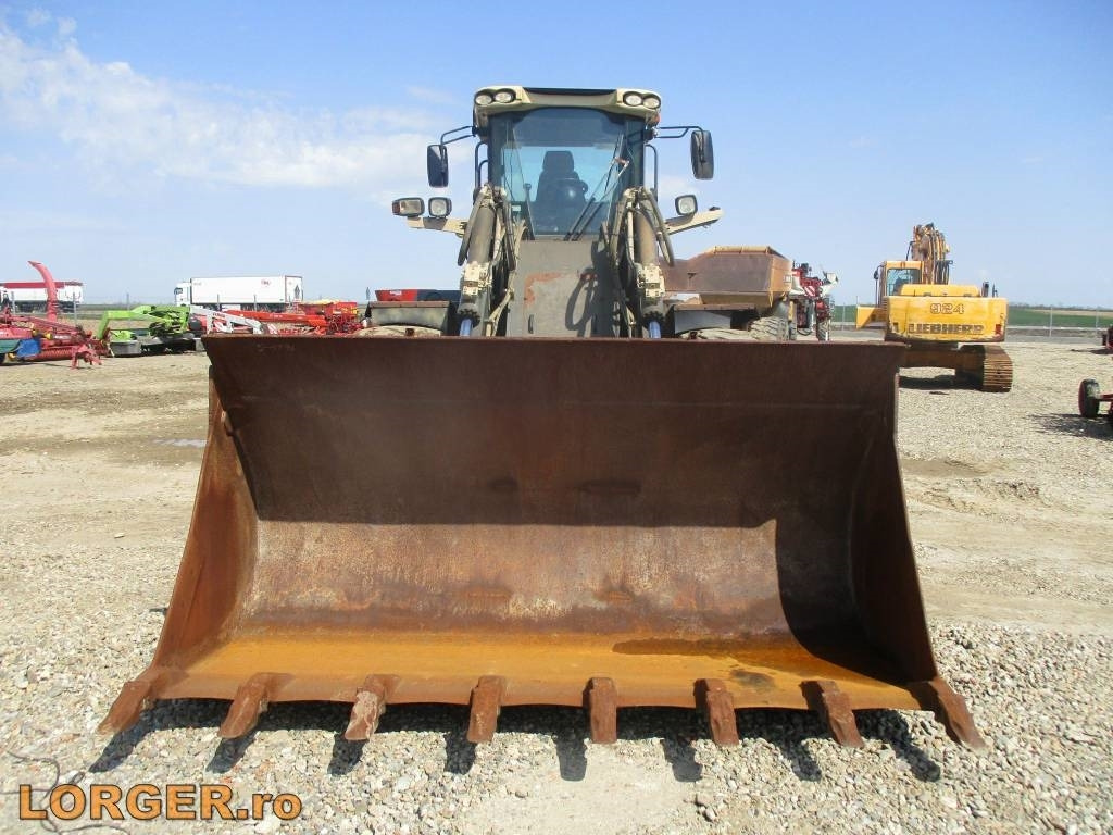 Terex TL 450 - Gumikerekes homlokrakodó: 5 kép. Terex TL 450 - Gumikerekes homlokrakodó: 5 kép.