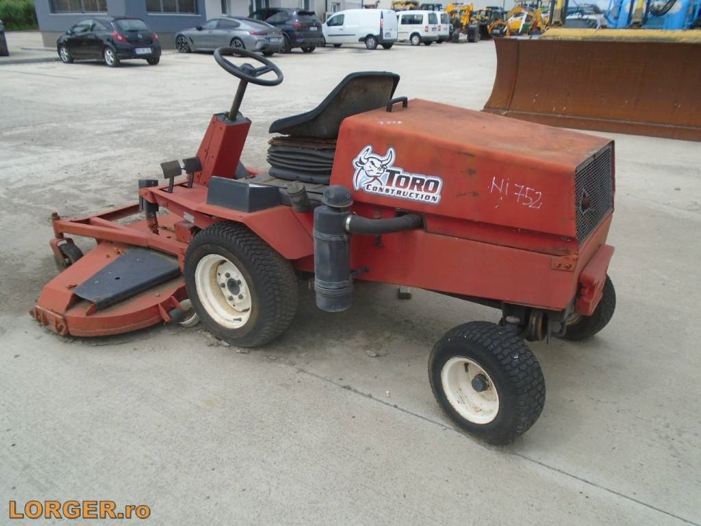 Toro Groundmaster 223D - Kerti fűkasza: 3 kép. Toro Groundmaster 223D - Kerti fűkasza: 3 kép.