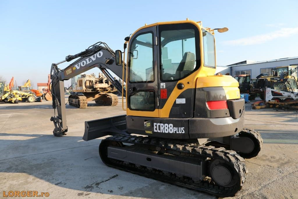 Volvo ECR 88 PLUS - Minikotró: 3 kép. Volvo ECR 88 PLUS - Minikotró: 3 kép.